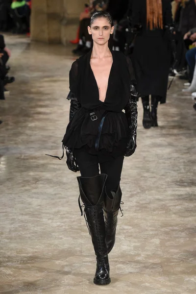 Look 43